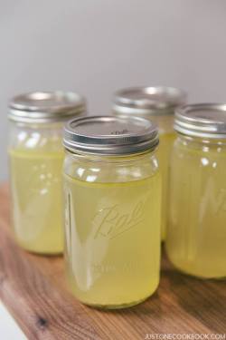 catwithbenefits: foodffs:  Homemade Chicken Stock Follow for recipes Get your FoodFfs stuff here  