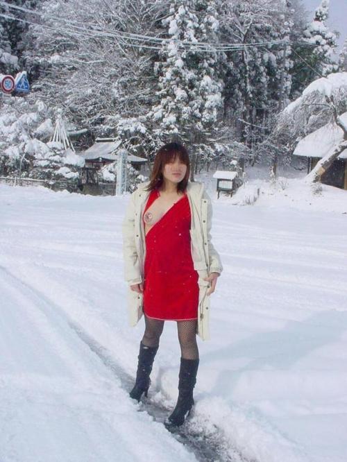tattoosub: studandring: joansanders:Soo cute! F..k those boots!  Beautiful shield Doppelt gepiercter