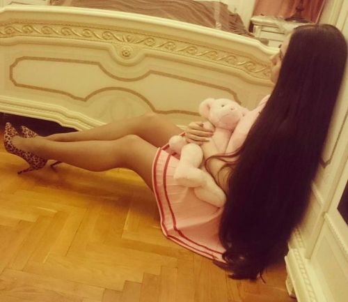 sissy-princess-allouette:I wish I had a sissy friend to dress up with and pick out clothes together and do girly things with like giggle and talk about boys. 