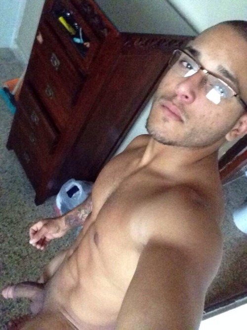 latinbastards:  artemioolopez:  FUCKIN’ LOVE A HOT GUY IN GLASSES!! puertorroalexander:  eltragaleche69:  Eso es un macho de verdad!!!  De dónde es? Yo lo quiero para mi.   http://latinbastards.tumblr.com/