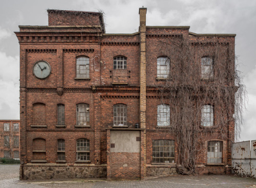 riot36:  Awaiting by Sascha Nau Leipzig got a lot of attention in the last years. Many people are visiting the city each year and many of those are deciding to stay. Buildings that were abandoned after the collapse of the GDR are now being rebuild and