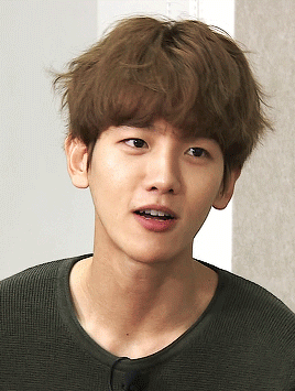 tipannies:  puppy byun looking handsome in green 