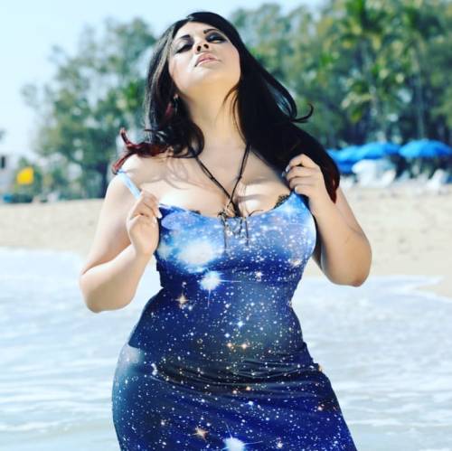 I’ll see you in the stars. Just 2 days left to get THIS BEACHY SET + club perks + 200+ pics an