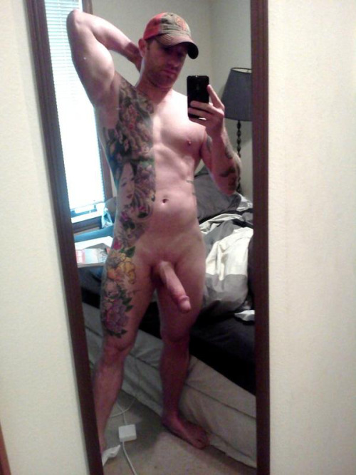 guyswithiphones-nude:  Guys with iPhones porn pictures
