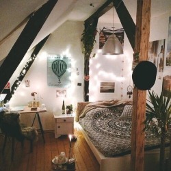 girlnextdoordreams:  Bedroom on We Heart It - http://weheartit.com/entry/198654332 