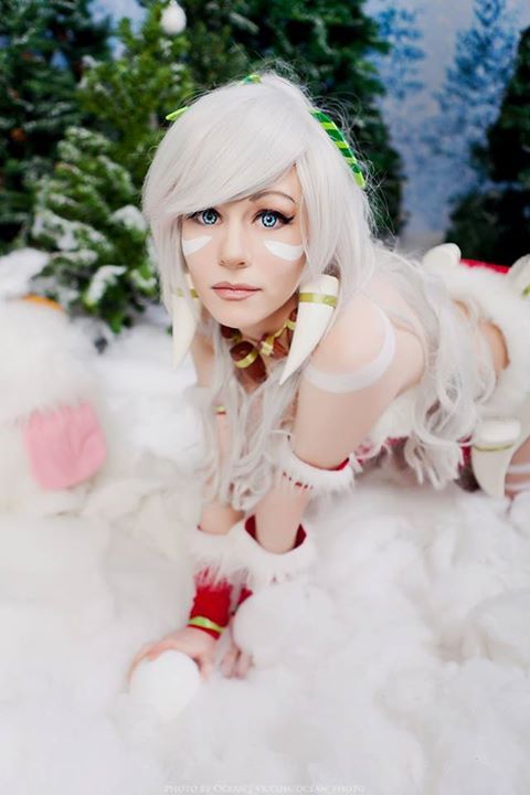 freljordashe:  league-of-legends-sexy-girls:  Nidalee Cosplay  lovely Nidalee! 