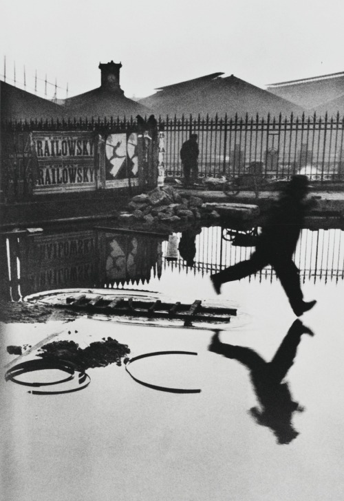 Henry Cartier-Bresson, Man Jumping over a Puddle (1932)