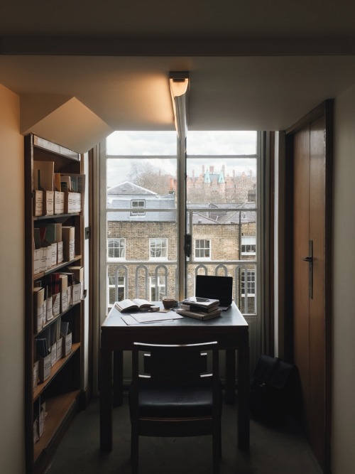 warmhealer:I find these carrels with views over Bloomsbury completely irresistible. I had a really p