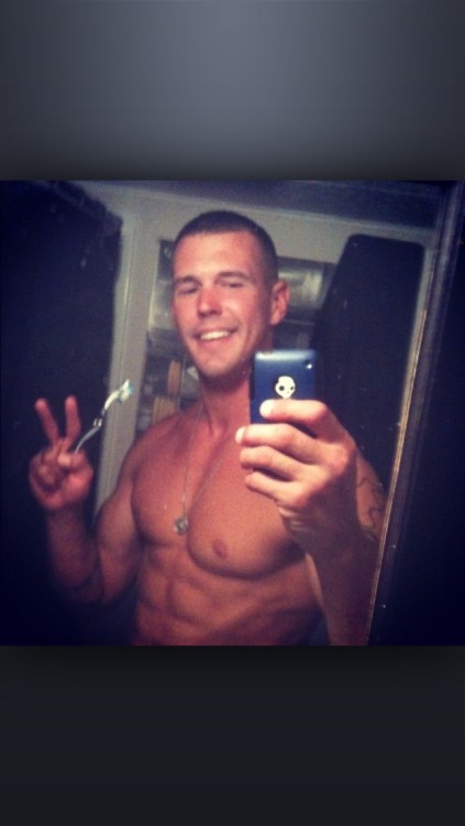 voyboi:  Hottie Marine from Maine