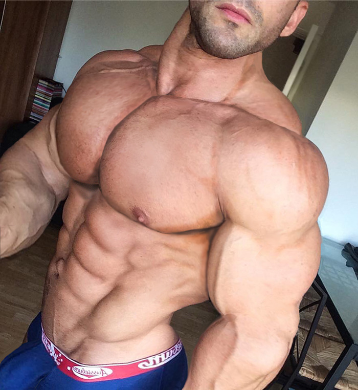  Bros wanna show off your  Muscle? Show off your   hugeness  ,  Submit here or Kik