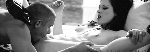 getsuswet:  lemonpiecarrotcake:  so hot  -Twistes 