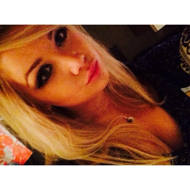 moderately-warm-chili-peppers:  On New Year’s Eve I thought I’d make my makeup