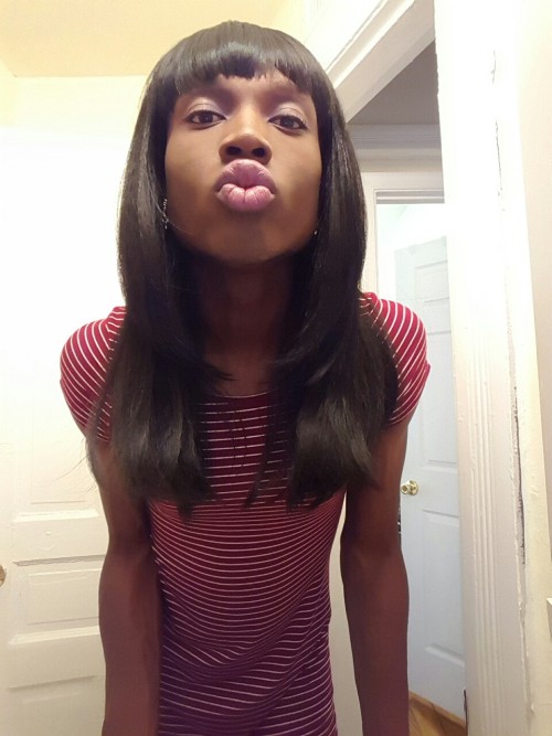 crossdressed-beauty: Kisses from Veronica!
