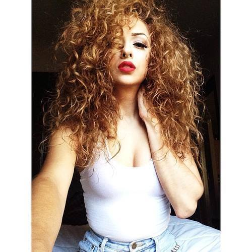 atmosphererose:  I want her hair. Sexy.