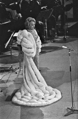 velvetgrotesque:  Marlene Dietrich performing in Stockholm, 1963. 