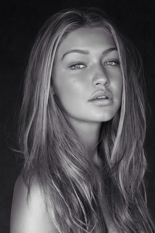 vogue-i-s-my-religion:  yeezuss:  most perfect face ever  CÉLINE 