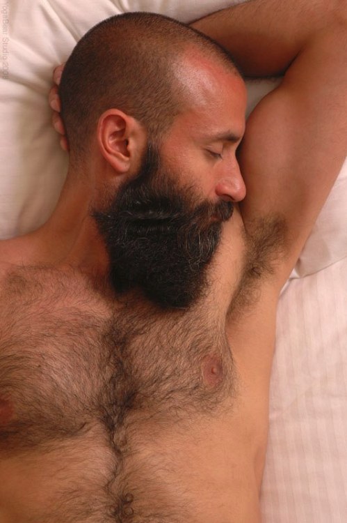 realmenstink:  DAMN, I SMELL GOOD !!!