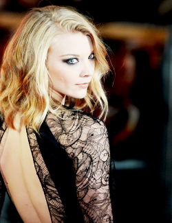 nataliedormersource:  Natalie Dormer attends the world premiere of The Hunger Games: Catching Fire in London on November 11th, 2013. 