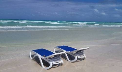 My office &gt; your office . ..#cayococo #cuba #beach #sun #bluesky #sand #ocean #waves #prepday #tr