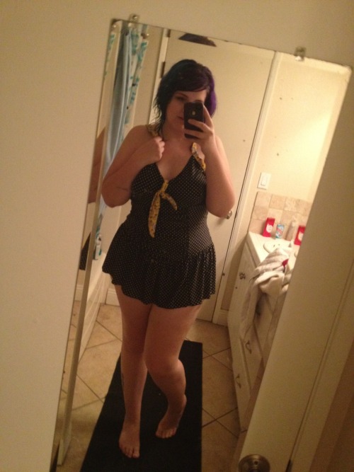 tyrantlizard-queen:  Ta-daaaaa! One of my friends told me this bathing suit is too baggy for me and I need a smaller one. Which works perfectly, because I’m on the hunt for a two piece!