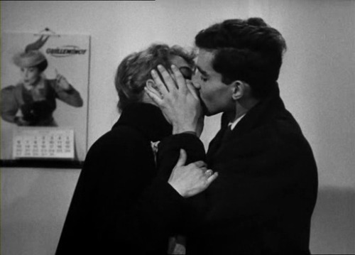 shespeachy:absinthemakesyouawhore:Jean-Luc Godard and Stéphane Audran in Présentation ou Charlotte e