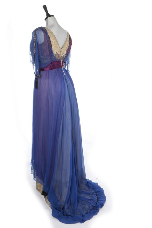 Worth evening dress. 1913-14From Kerry Taylor Auctions