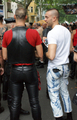 wntyrload:  so nice !!!!  I love to sniff the leather jeans