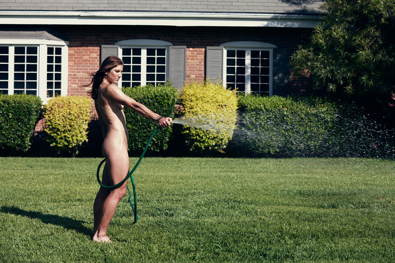 Nude Exercise Is In  poli-titsblog:  Hope Solo (in the ESPN Body Issue). She is sexy.