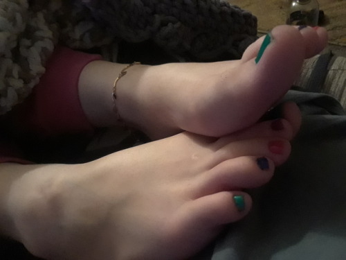 teenagefeetgallery:My girls feet