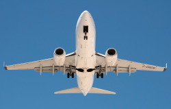 Overhead Photo (Westjet 737-700) - by Eagle1