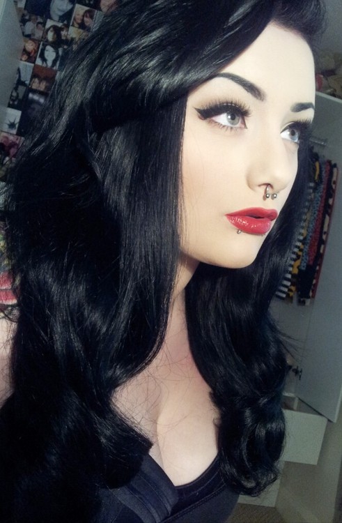 alt-dolls:  Alternative girl http://alt-dolls.tumblr.com/