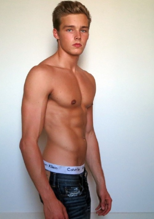 Sex jmorecock:  Mmmm…..Hugo Mayhew! pictures