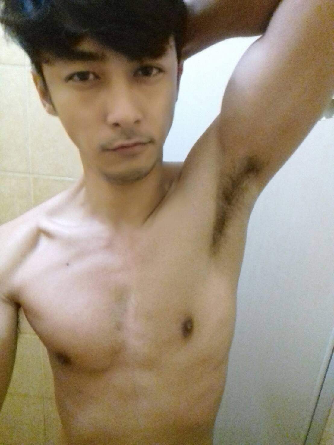 qiidrakizikry:  jjes0001:  #hotguy #asian #muscle #bigdick  Nak duduk kat atas tu