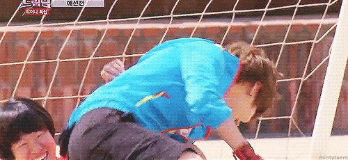 mintytaemin:  taem’s butt (づ￣ ³￣)づ ♥ 