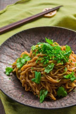 yummyinmytumbly:  Triple Garlic Noodles 