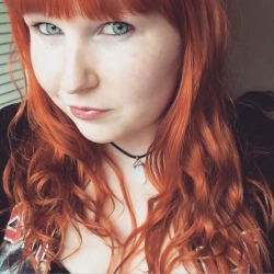 foxybaggins:  Trying the curly hair look