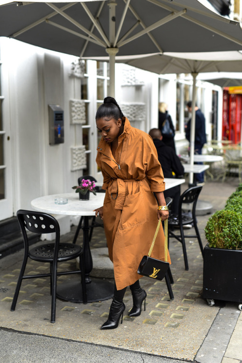 Fashion blogger Fisayo Longe from Mirror Me in Casasdei boots. Source: mirrorme.me/