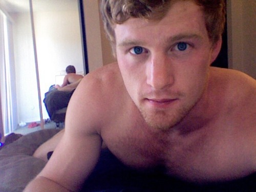 bigbroth4u:  I think this guy is hot as hell. Thinking about him riding my cock turns me on.  Think YOU can turn me on? Showme! Find @bigbroth4u on Twitter for even more sexy shenanigans. Like this blog? Please rate it at BestMaleBlogs!   