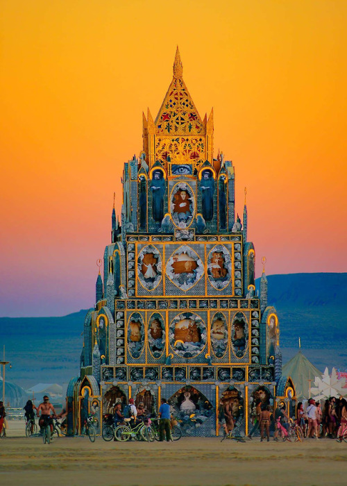 keepingitneutral:   The Man in the Hat, Larry Harvey, Passes on April 4,   All my Love and Gratitude, Michael Garlington and Natalia Bertotti, Totem of Confessions, 2015, © Michael Holden 2015. Burning Man 