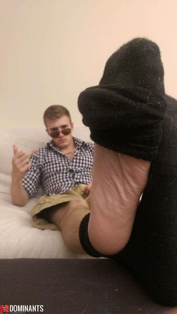 alphaderrickcage:  Smell it faggot or I’ll beat the shit out of you for checking