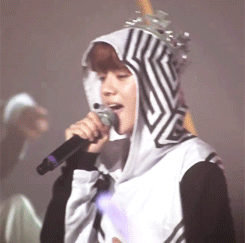 ballaydeer:  6/100 (favorite) luhan moments: you’re my peter pan ♥ 