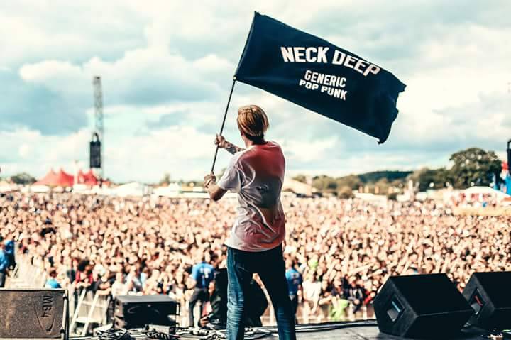 mill1pede:  Neck deep at the Reading Festival 2015 📷: @joshuahalling 