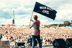 mill1pede:  Neck deep at the Reading Festival