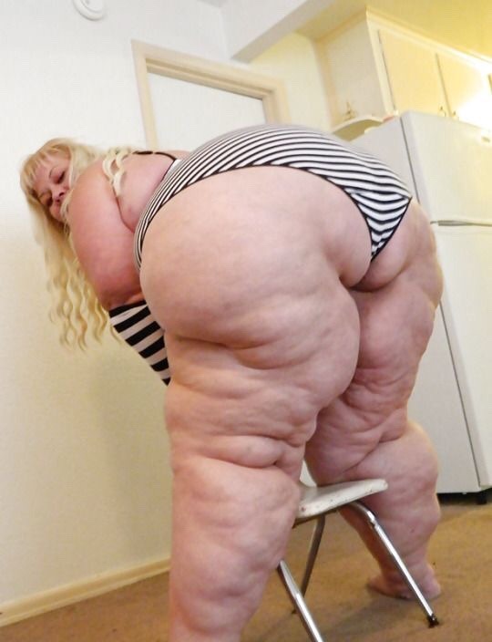 ssbbw33:  U want some cock ham burglar… I love these fatties like this