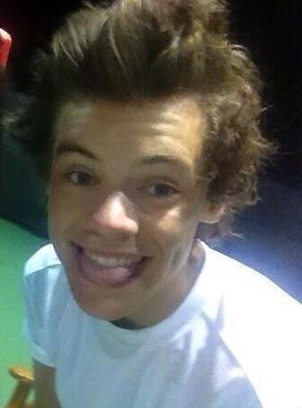 harrygotmestressed:  harry tonight 12/6/13