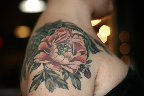 wonderlandtattoospdx: Floral shoulder cap by Alice Kendall with black hellebore, peony, blackberries