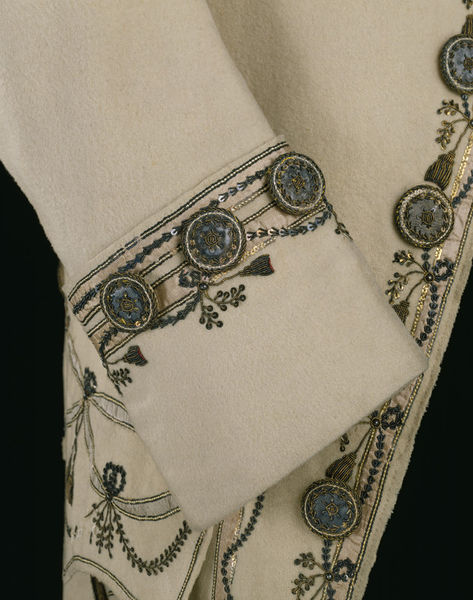 thegentlemanscloset:Detail of cuff on coat made in England. 1770-1779. Wool and silk, hand wove