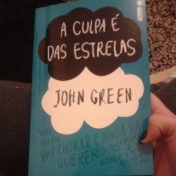 Bora ler pessoas?  #aculpaedasestrelas#boraler#lerfazbem#leracalmaalma#instagood#instanovo#instalivro (em Novais House&rsquo;)