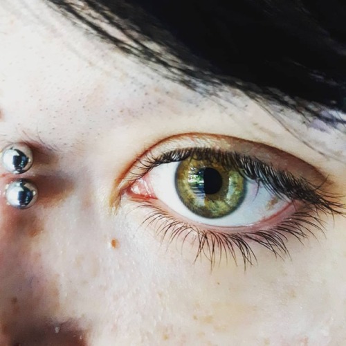 Is mah eyeball. . . . . . . . #greeneyes #eyeball