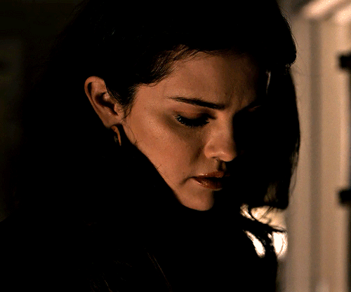 SELENA GOMEZ As MABEL MORAONLY MURDERS IN THE BUILDING | 1x02 Who Is Tim Kono?